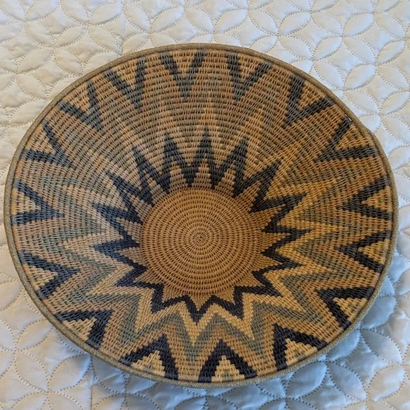 Hand Crafted African Coil Zigzag Pattern Basket in Tan and Blues Vintage? - Picture 1 of 5